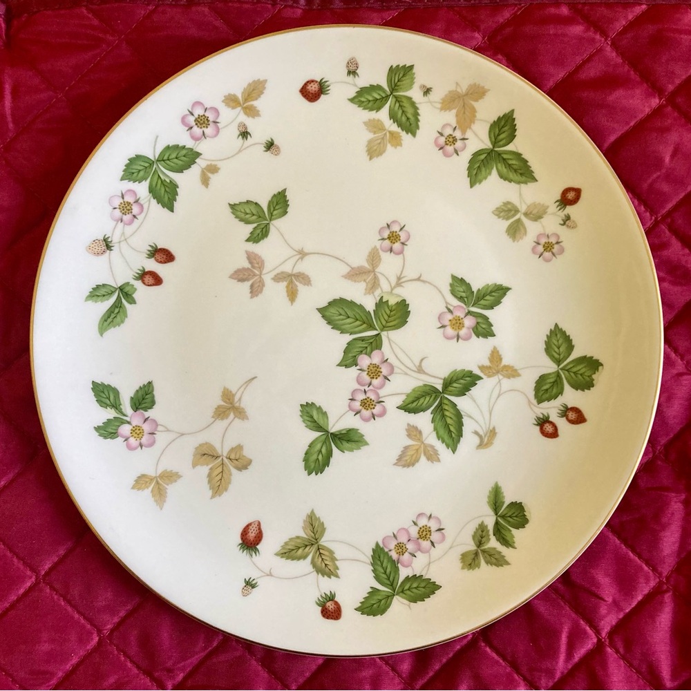 Wedgwood Wild Strawberry Bone China Serving Plate - 9.75” diameter